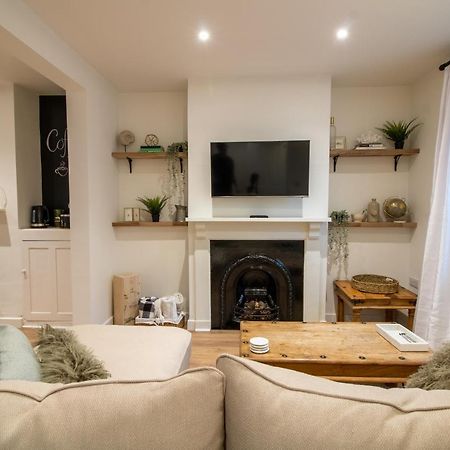 Stylish And Modern Town Centre End-Of Terrace Home Newton Abbot Exterior foto