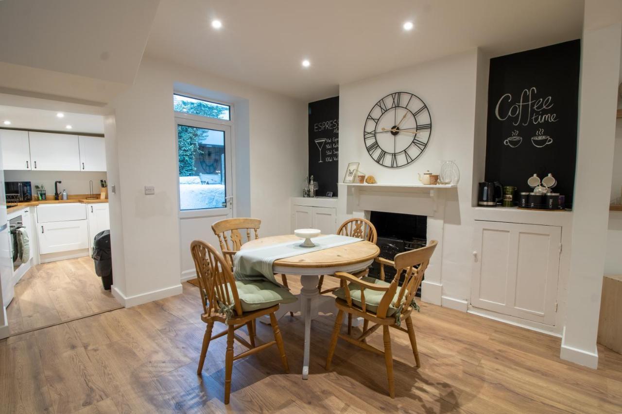 Stylish And Modern Town Centre End-Of Terrace Home Newton Abbot Exterior foto