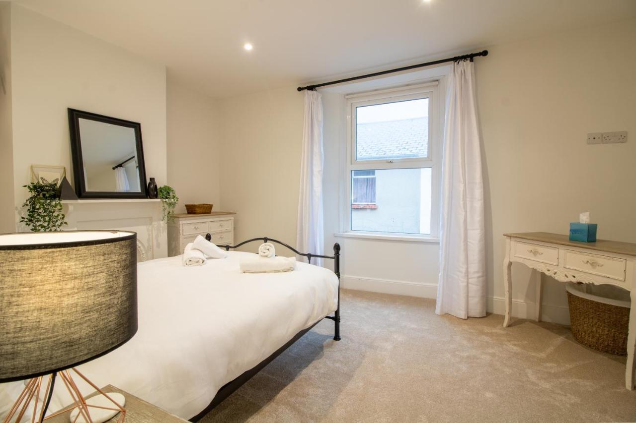 Stylish And Modern Town Centre End-Of Terrace Home Newton Abbot Exterior foto
