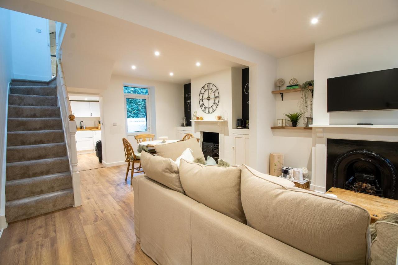 Stylish And Modern Town Centre End-Of Terrace Home Newton Abbot Exterior foto