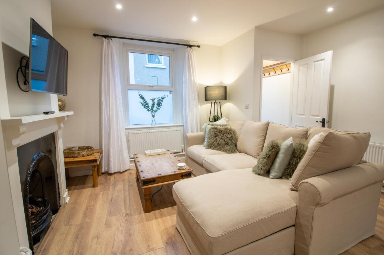 Stylish And Modern Town Centre End-Of Terrace Home Newton Abbot Exterior foto