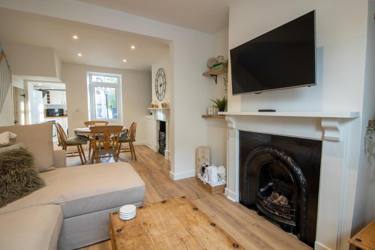 Stylish And Modern Town Centre End-Of Terrace Home Newton Abbot Exterior foto