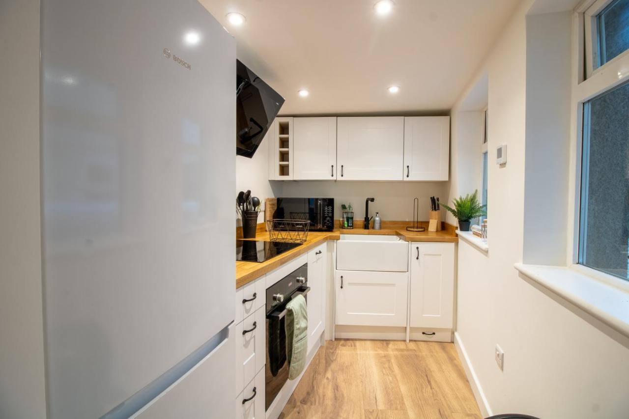Stylish And Modern Town Centre End-Of Terrace Home Newton Abbot Exterior foto