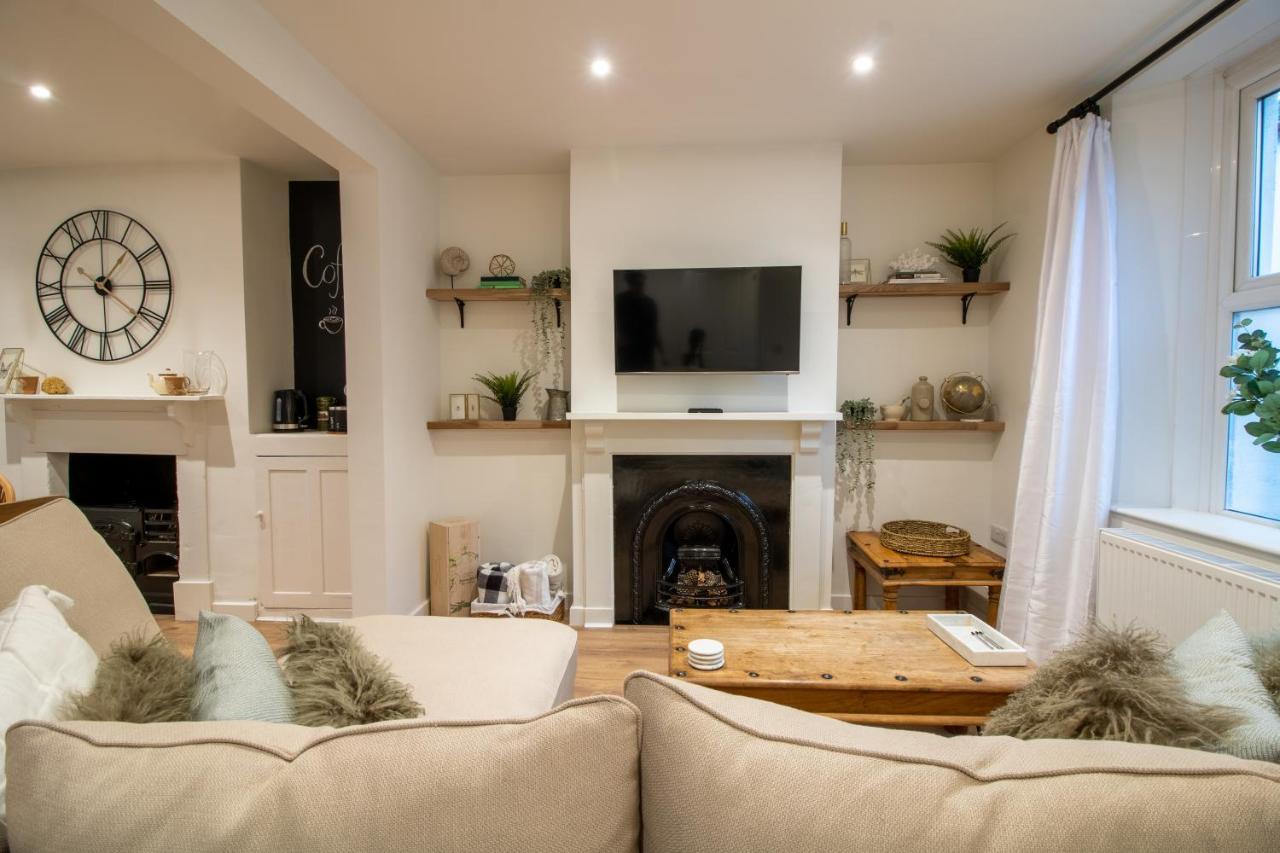 Stylish And Modern Town Centre End-Of Terrace Home Newton Abbot Exterior foto