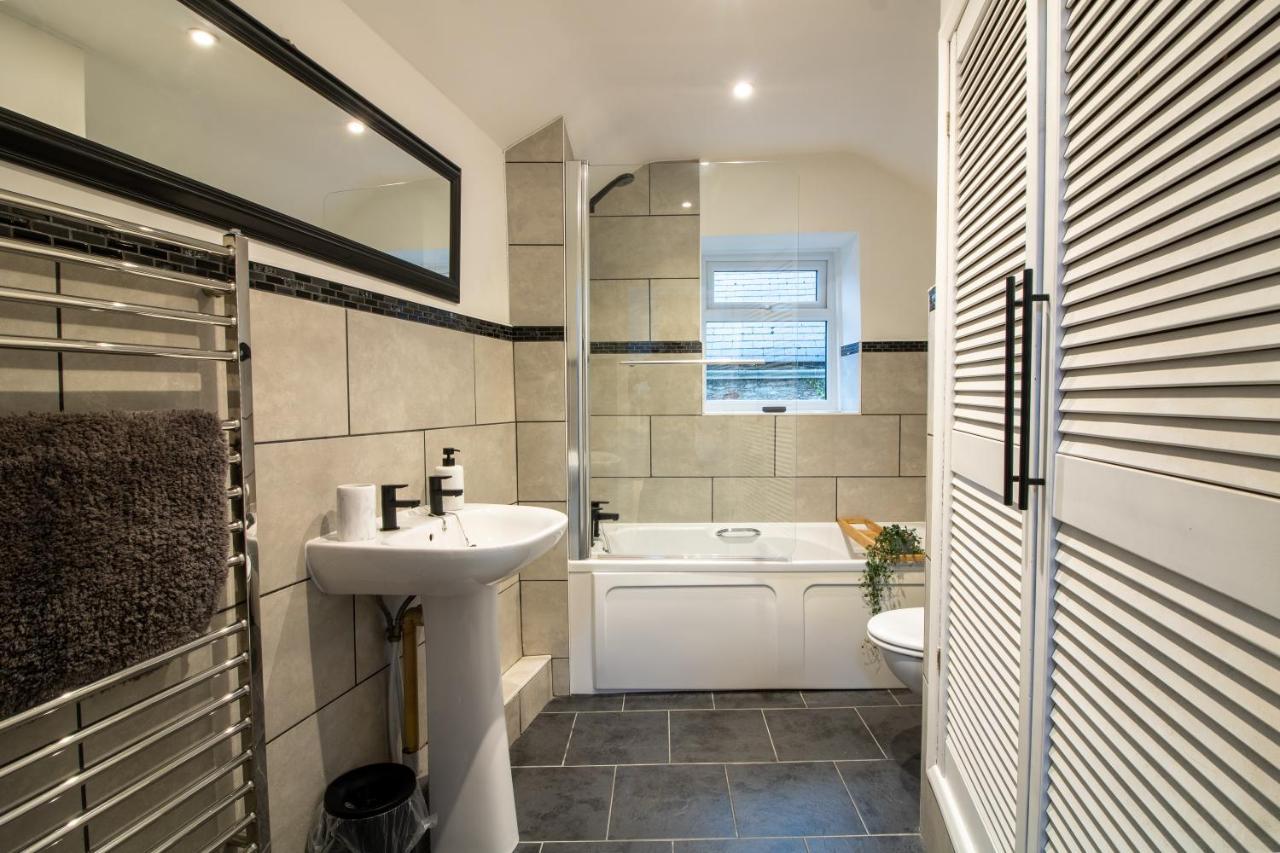 Stylish And Modern Town Centre End-Of Terrace Home Newton Abbot Exterior foto