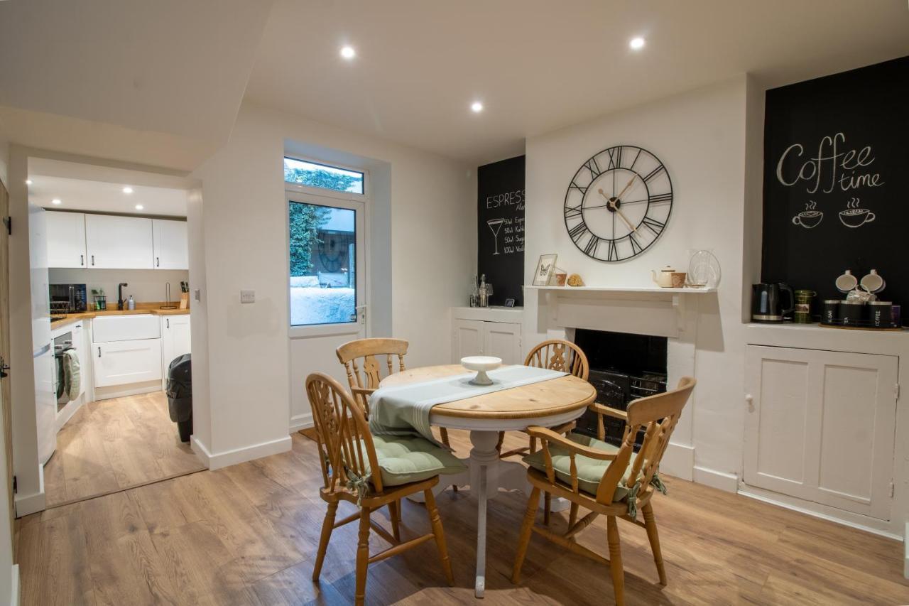 Stylish And Modern Town Centre End-Of Terrace Home Newton Abbot Exterior foto